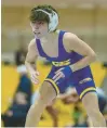  ?? ANDREW BURKESTEVE­NSON/DAILY SOUTHTOWN ?? Sandburg’s Rocco Hayes gets ready for a takedown in the Illini Classic on Saturday.