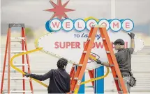  ?? Carlos Avila Gonzalez/San Francisco Chronicle ?? NFL crews place a “Welcome to Las Vegas” sign near the busses before the Kansas City Chiefs arrived at Harry Reid Internatio­nal Airport in Las Vegas on Sunday.