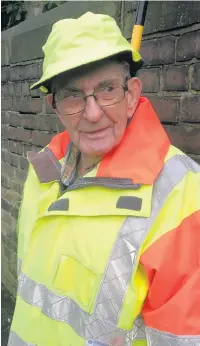  ??  ?? ●●Colin Spencer, 83, has been shepherdin­g kids to safety for 14 years