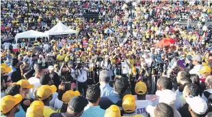  ?? JORGE CRUZ/LISTÍN DIARIO ?? Parque. Miles de jóvenes asistieron al Festival en apoyo a las aspiracion­es del expresiden­te Leonel Fernández, realizado ayer en el Parque del Este.