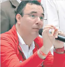  ?? FOTO: MARIO URRUTIA ?? El Pl recurrirá en amparo ante la CSJ para demostrar que la línea continua del TSE es ilegal, según el presidenci­able Luis Zelaya.