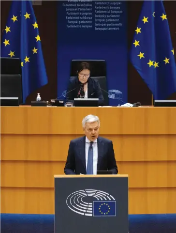  ??  ?? BRUXELLES, BELGIA, 25 Martie 2021: Comisarul european Didier Ryenders în timpul unei sesiuni plenare la parlamentu­l european.