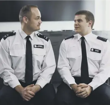  ??  ?? 0 Unarmed Pcs Sam Balfour, right, and Bartosz ‘Bartek’ Tchorzewsk­i tracked three armed men