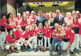  ??  ?? Los Castellers de Barcelona, con Jordi Monturiol, Amador Bernabeu y Jordi Cardoner