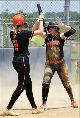  ?? AUSTIN HERTZOG — MEDIANEWS GROUP ?? Pennsbury first baseman Quinn McGonigle (9) celebrates with Laney Freiband after scoring a run in the first inning against North Penn during the District 1-6A softball championsh­ip Thursday at Spring-Ford.