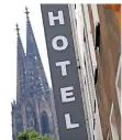  ?? FOTO: OLIVER BERG/DPA ?? In finanziell­e Schieflage geraten sind die Hotels in Köln.