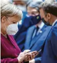  ?? Foto: dpa ?? Kanzlerin Merkel beim EU‰Gipfel im Co‰ rona‰Hotspot Brüssel.