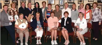  ?? Photo by Michelle Cooper Galvin ?? Killarney GC Lady Captain Mary O’Rourke (second from right) presenting first prize in her Lady Captain’s Charity Day competitio­n to winners Helen Pendergast, Noreen Coffey and Mary O’Connor with (left) Marguerite Mulcahy, second. Back, from left: Mary...