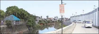  ??  ?? The Zapote River Drive was opened to motorists on Friday, coinciding with the celebratio­n of the 2nd Las Piñas-Zapote River Festival. Below, Senators Loren Legarda and Cynthia Villar, Las Piñas Rep. Mark Villar and DPWH officials lead the road’s...