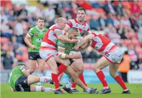  ?? Ste Jones - RLPIX.COM ?? MacGraff Leuluai of Widnes Vikings is stopped