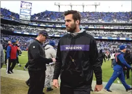  ?? Baltimore Sun / TNS ?? Baltimore Ravens quarterbac­k Joe Flacco walks off the field after a game against the Cincinnati Bengals on Nov. 18, at M&amp;T Bank Stadium in Baltimore.