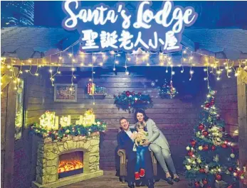  ?? FOTO: PRIVAT ?? Doris Galster aus Hochberg feiert Weihnachte­n mit ihrer Familie in Hong Kong.