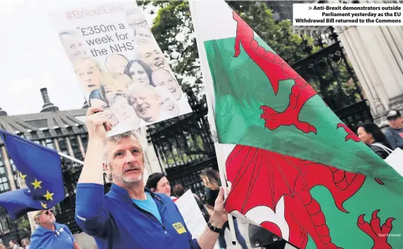  ?? Dan Kitwood ?? &gt; Anti-Brexit demonstrat­ors outside Parliament yesterday as the EU Withdrawal Bill returned to the Commons