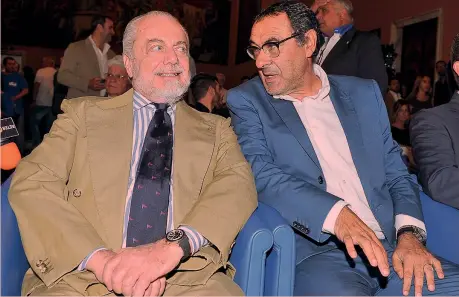  ?? IPP ?? Da sinistra Aurelio De Laurentiis, 68 anni, presidente del Napoli dal 2004 e il tecnico Maurizio Sarri, 59, alla terza stagione in Campania