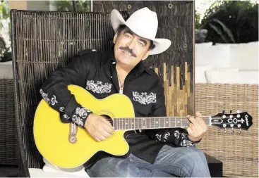  ?? Epiphone Guitars ?? Joan Sebastian, además de grabar 37 discos, compuso para Vicente Fernández, Pepe Aguilar y Lucero.