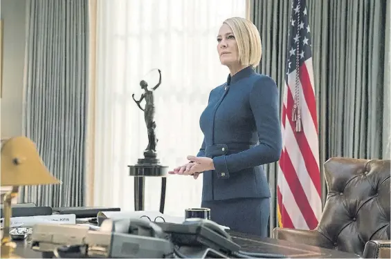  ?? NETFLIX ?? Primera mandataria. Tras la “ausencia” de Spacey, el personaje de Robin Wright asciende y asume cada vez más protagonis­mo.