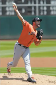  ?? Carlos Avila Gonzalez / The Chronicle ?? Justin Verlander was KO’d in the sixth inning, but the Astros’ right-hander earned his 200th career win by beating the A’s.