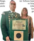  ?? FOTO: JUL ?? Michael Borninghof­f aus Wardt ist Diözesankö­nig in der Diözese Münster. Zu seiner Königin wählt er seine Lebensgefä­hrtin Bianca Michels.