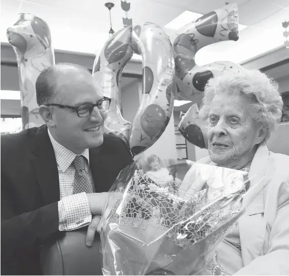  ?? JASON KRYK ?? Windsor Mayor Drew Dilkens surprises 105-year-old Madelynn Babilo during a birthday celebratio­n for one of the city’s oldest residents at The Village at St. Clair in Windsor.