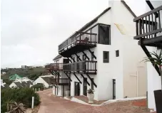  ??  ?? Among the properties which came under the hammer during BidX1South Africa’s auction was this home in Witsand, overlookin­g the Breede River.