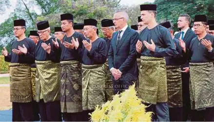  ?? PIC COURTESY OF JOHOR ROYAL PRESS OFFICE ?? Dennis Muhammad Abdullah (sixth from left) and his father, Martin Verbaas (fifth from left), joining Johor dignitarie­s such as Johor Council of Royal Court president Datuk Abdul Rahim Ramli (second from left) and state secretary Datuk Azmi Rohani (third from left) during the ‘Istiadat Meletak Kerja’ (initiation ceremony) on Thursday.