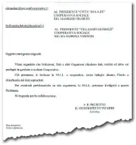  ??  ?? «Vietato dare notizie sui profughi» La nota del 10 dicembre 2014 con la quale il viceprefet­to Aversa avvisa le coop: «Enti, istituzion­i, e altri organismi chiedono dati, notizie e altro sui profughi (...)». Quindi invita a «sospendere l’invio a chicchessi­a dei dati sopracitat­i»