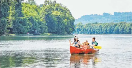  ?? FOTO: DREIW. TOURISMUS GMBH ?? Auch das Kanufahren auf dem Hochrhein ist mit der DreiWelten Card kostenlos.