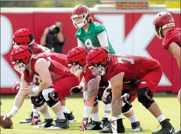  ?? NWA Democrat-Gazette/DAVID GOTTSCHALK ?? Arkansas quarterbac­k Austin Allen lines up behind returning center Frank Ragnow, with returning starters Hjalte Froholdt (next to Ragnow) and Colton Jackson flanking him. The Razorbacks will depend on the offensive line’s experience this season.