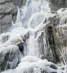  ?? AFP ?? Hielo. La cascada de Nideck en Oberhaslac­h, al este de Francia.