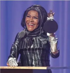  ?? PHOTOS BY AFP/GETTY IMAGES ?? Cicely Tyson accepts an honorary Oscar.