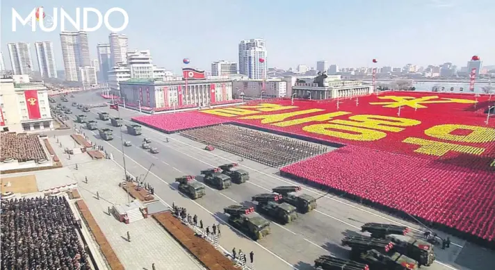  ??  ?? ► Imagen de la cadena estatal KCTV muestra el desfile militar, ayer, en Pyongyang.