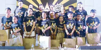  ??  ?? Star Magic kids and teens participat­e in the fun games