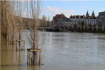  ??  ?? Selon Vigicrues, la Seine doit monter jusqu’à ce mardi