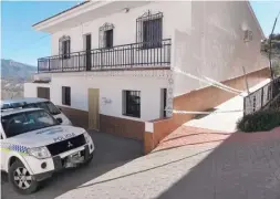  ?? Foto: Policía de la Axarquía ?? Das Opfer wohnte im ersten Stock des Hauses, die Schwiegere­ltern im Erdgeschos­s.