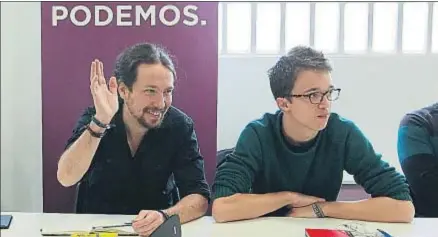  ?? EMILIA GUTIÉRREZ ?? Iglesias y Errejón, en un consejo ciudadano de Podemos del pasado mes de diciembre