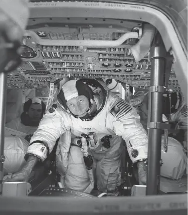  ?? NASA / New York Times ?? Al Worden, center, and fellow astronauts Col. David R. Scott, left, and Lt. Col. James B. Irwin share the space capsule Endeavor during a test in Cape Canaveral, Fla., on March 26, 1971. Worden orbited the moon in the summer of 1971, taking sophistica­ted photograph­s of the lunar terrain.