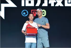  ?? PHOTOS PROVIDED TO CHINA DAILY ?? Lyu Shaowu poses with soccer star Cristiano Ronaldo at the Active Schools Innovation Award held in Beijing.