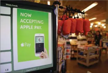  ?? ?? Apple Pay er i fremmarch på det danske betalingsm­arked. Det har hidtil ramt dankortet, der har vaeret afskåret fra Apple Pay. Men det aendrer Danske Bank nu på. Foto: Eric Risberg/AP