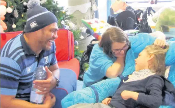  ??  ?? > Cardiff Blues players visit young patients, family and staff at Noah’s Ark at the University Hospital of Wales, Cardiff