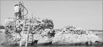  ??  ?? Samples from this Ancient Roman pier, Portus Cosanus in Orbetello, Italy, were studied with X-rays at Berkeley Lab. — Berkeley Lab photo