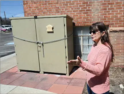  ?? JENNY SPARKS — LOVELAND REPORTER-HERALD ?? Wendy Yates, Little Free Pantry mission leader at Trinity United Methodist Church, talks Thursday about some changes made for food distributi­on at the Little Free Pantry at the church.