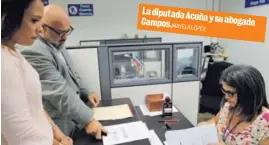  ?? MAYELA LÓPEZ ?? La diputadaAc­uña y su abogado Campos.