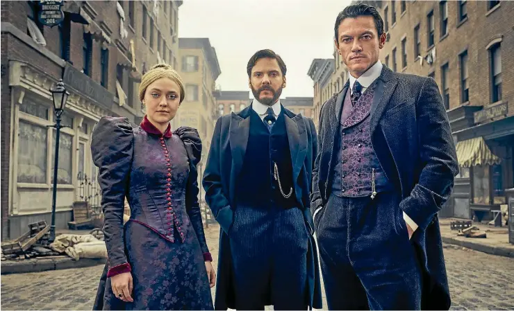  ??  ?? Dakota Fanning, Daniel Bruhl and Luke Evans star in Netflix’s The Alienist.