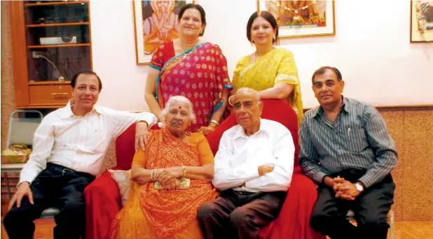  ?? Supplied photos ?? Maghanmal J. Pancholia with his wife, sons and daughters in law. Now 93 years old, Pancholia was among the first lot of 250 Indians who landed in Dubai for the pearl season in 1942. —