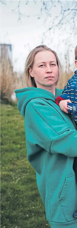  ?? Picture Andrew Cawley ?? Ukrainian mother Oksana Chub with her son Oleksii, two, safe in Glasgow having fled Bucha, where Russians are accused of committing atrocities against civilians