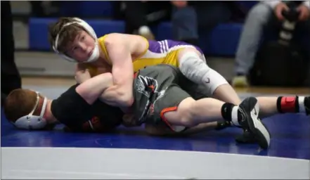  ?? RANDY MEYERS — FOR THE MORNING JOURNAL ?? Avon’s Cael Saxton has a hold advantage over Jeffery Kennedy of North Olmsted during the 106-pound match at the SWC Tournament on Feb. 16.