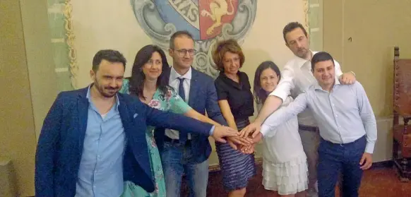  ?? Squadra ?? La nuova giunta Cinque Steppe di Imola presentata ieri dal sindaco Manuela Sangiorgi