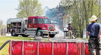 ?? JULIE JOCSAK TORSTAR ?? Firefighte­rs battle a large blaze at a home on Schisler Road in rural Niagara Falls on Thursday morning.