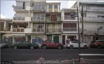  ?? (Photo AFP) ?? Les mineurs n’auront plus le droit d’arpenter les rues de Pointeà-Pitre après 20 heures.