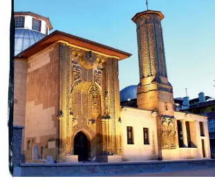  ??  ?? The Ince Minare Medrese in Konya is an architectu­ral masterpiec­e.